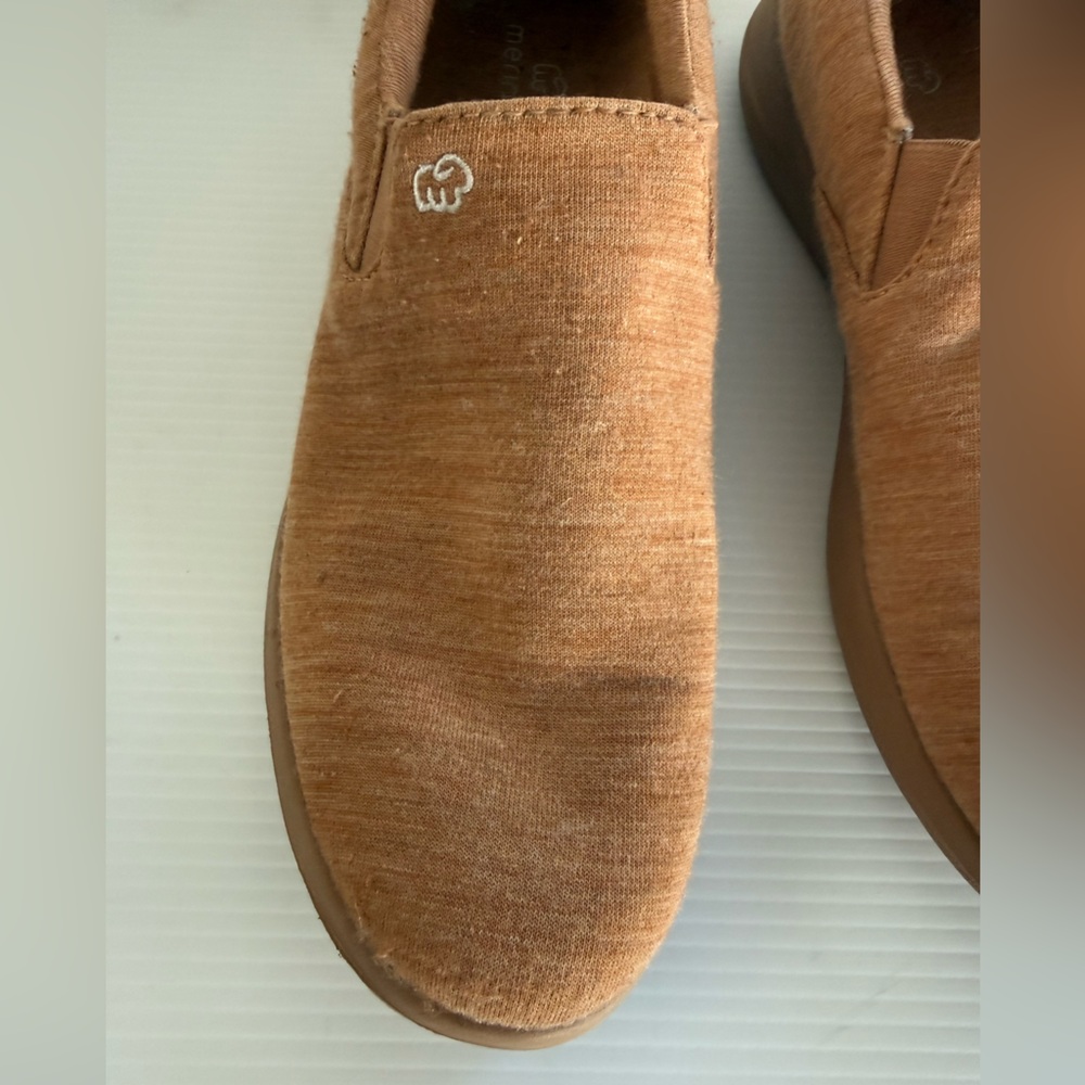 MERINOS Tan Slip-Ons - Picture 5 of 7